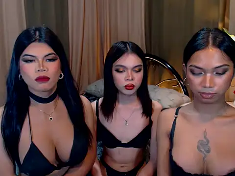 Snapshot of XGoddessOfSatisfactionxX chatting on 10.22.25 XGoddessOfSatisfactionxX online show from 10.22.25