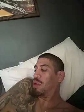 Snapshot of busnfatnutsLildee chatting on 12.17.25 busnfatnutsLildee online show from 12.17.25