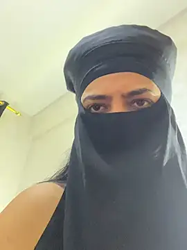 lara9Qouin online show from 04.16.26