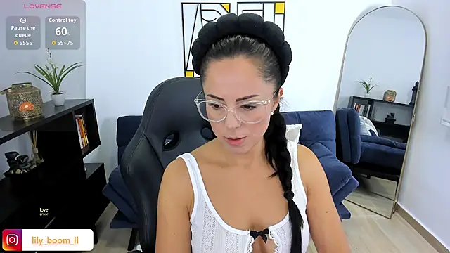 Snapshot of Lyliboomm chatting on 09.21.25 Lyliboomm online show from 09.21.25