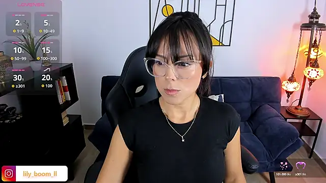 Snapshot of Lyliboomm chatting on 10.01.25 Lyliboomm online show from 10.01.25