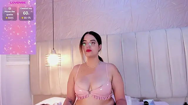 hannahst  online show from 11.07.25