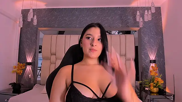 Snapshot of MariaFlowers chatting on 10.17.25 MariaFlowers online show from 10.17.25