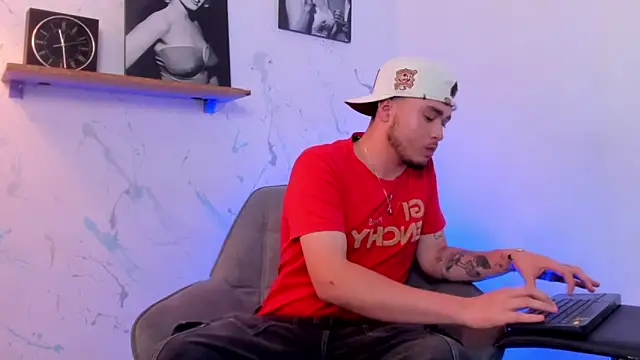 Snapshot of SALVATORE_MULLER1 chatting on 10.14.25 SALVATORE MULLER1 online show from 10.14.25