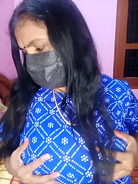 Snapshot of KannadaTamilTeluguBeauty chatting on 11.04.25 KannadaTamilTeluguBeauty online show from 11.04.25