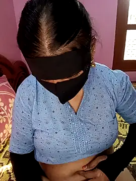 Snapshot of KannadaTamilTeluguBeauty chatting on 11.07.25 KannadaTamilTeluguBeauty online show from 11.07.25