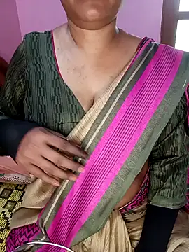 Snapshot of KannadaTamilTeluguBeauty chatting on 11.15.25 KannadaTamilTeluguBeauty online show from 11.15.25