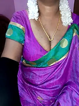 Snapshot of KannadaTamilTeluguBeauty chatting on 11.25.25 KannadaTamilTeluguBeauty online show from 11.25.25