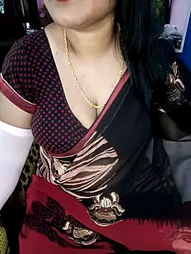 Snapshot of KannadaTamilTeluguBeauty chatting on 12.05.25 KannadaTamilTeluguBeauty online show from 12.05.25