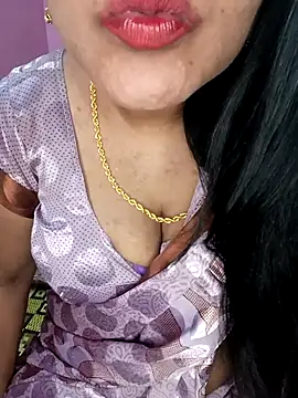 Snapshot of KannadaTamilTeluguBeauty chatting on 12.17.25 KannadaTamilTeluguBeauty online show from 12.17.25