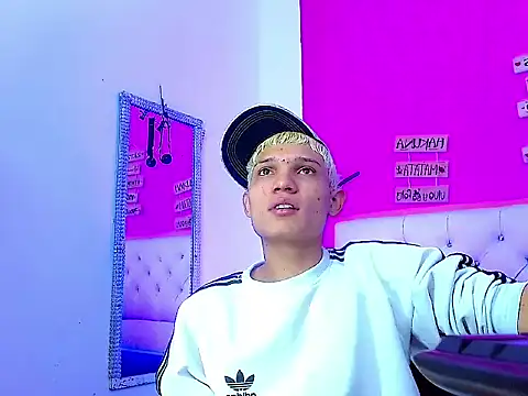 EL VENEZOLANO 22CM online show from 10.18.25