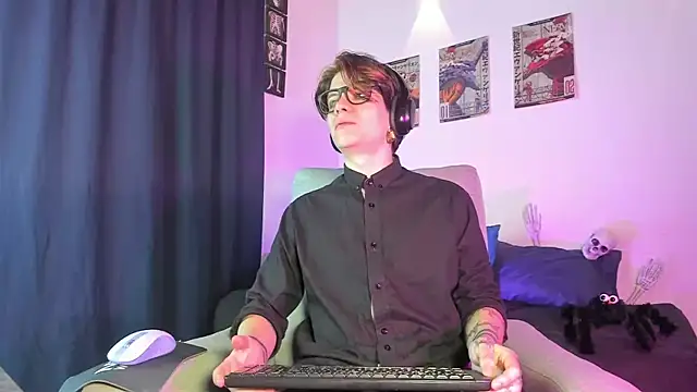 Snapshot of Jerry_Cole chatting on 10.22.25 Jerry Cole online show from 10.22.25