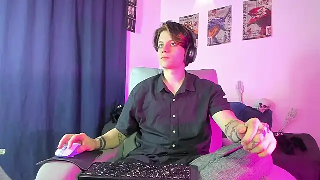 Snapshot of Jerry_Cole chatting on 10.26.25 Jerry Cole online show from 10.26.25