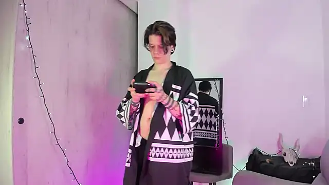 Snapshot of Jerry_Cole chatting on 12.13.25 Jerry Cole online show from 12.13.25