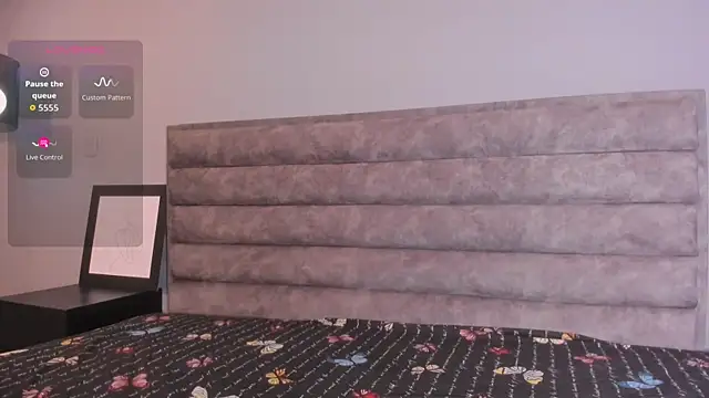 Aliciabloom online show from 10.13.25