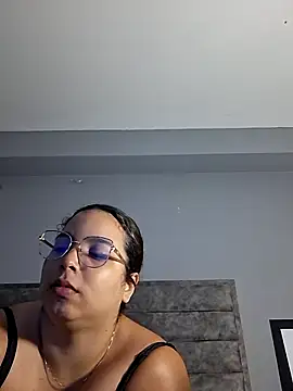 Aliciabloom online show from 11.04.25