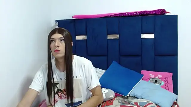 PinkLuna LolaBloom online show from 01.14.26