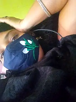 Snapshot of TAMI_KAYAL chatting on 10.31.25 TAMI KAYAL online show from 10.31.25