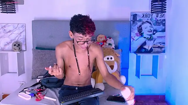 Snapshot of Billie_Turner_ chatting on 11.03.25 Billie Turner online show from 11.03.25