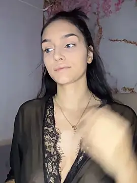 EllaBlowy online show from 12.04.25