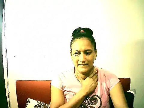 Snapshot of Indiansexyboobs18 chatting on 12.04.25 Indiansexyboobs18 online show from 12.04.25