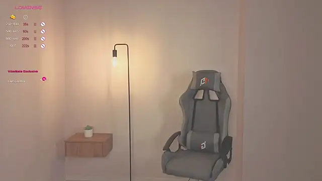 Snapshot of Frences_Eyes chatting on 10.12.25 Frences Eyes online show from 10.12.25