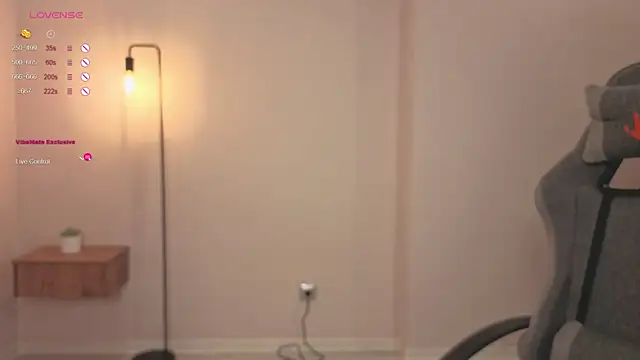 Snapshot of Frences_Eyes chatting on 10.29.25 Frences Eyes online show from 10.29.25