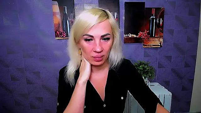 EmmaCat  online show from 09.18.25