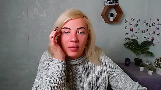 EmmaCat  online show from 10.10.25