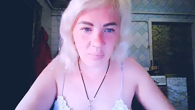 Snapshot of EmmaCat_ chatting on 05.16.26 EmmaCat online show from 05.16.26