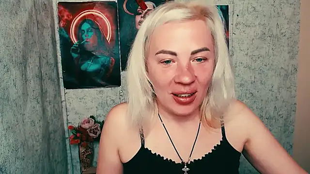 Snapshot of EmmaCat_ chatting on 05.18.26 EmmaCat online show from 05.18.26