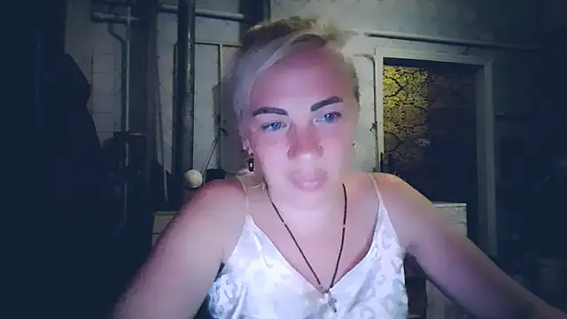 Snapshot of EmmaCat_ chatting on 05.25.26 EmmaCat online show from 05.25.26