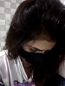 Snapshot of Arti_ chatting on 10.04.25 Arti online show from 10.04.25