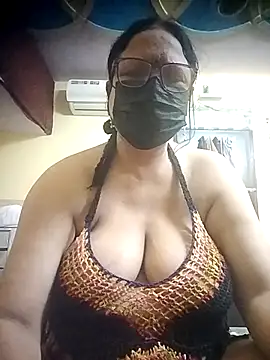 Snapshot of thehotlady chatting on 04.22.26 thehotlady online show from 04.22.26