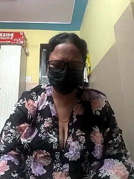 Snapshot of thehotlady chatting on 04.29.26 thehotlady online show from 04.29.26