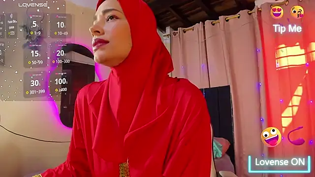 Snapshot of ShanaJamil chatting on 09.17.25 ShanaJamil online show from 09.17.25