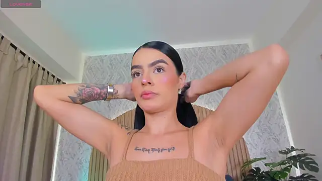 Snapshot of Sophiie_Belle chatting on 09.17.25 Sophiie Belle online show from 09.17.25