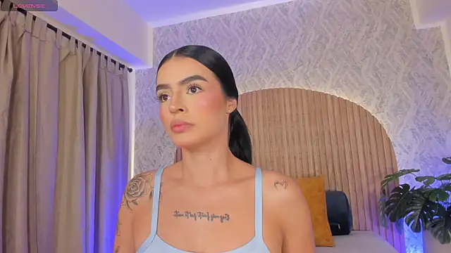 Snapshot of Sophiie_Belle chatting on 09.18.25 Sophiie Belle online show from 09.18.25