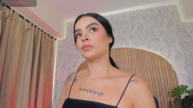 Snapshot of Sophiie_Belle chatting on 09.24.25 Sophiie Belle online show from 09.24.25