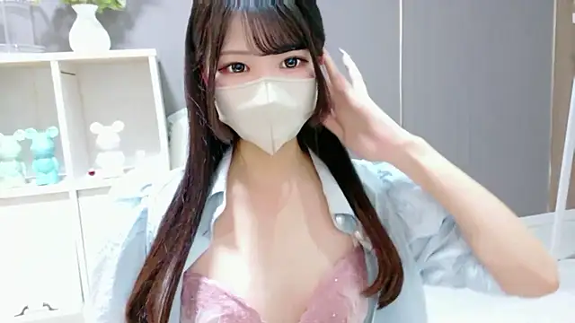 Snapshot of Ruru-shuv chatting on 09.30.25 Ruru-shuv online show from 09.30.25