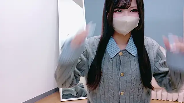 Snapshot of Ruru-shuv chatting on 10.30.25 Ruru-shuv online show from 10.30.25