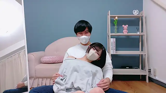 Snapshot of Ruru-shuv chatting on 10.31.25 Ruru-shuv online show from 10.31.25