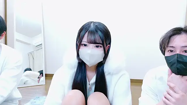 Snapshot of Ruru-shuv chatting on 11.04.25 Ruru-shuv online show from 11.04.25