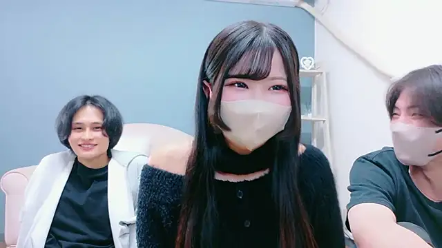 Snapshot of Ruru-shuv chatting on 11.19.25 Ruru-shuv online show from 11.19.25