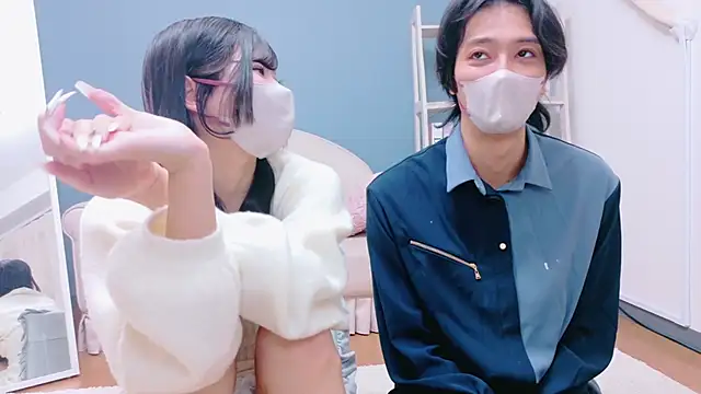 Snapshot of Ruru-shuv chatting on 11.22.25 Ruru-shuv online show from 11.22.25