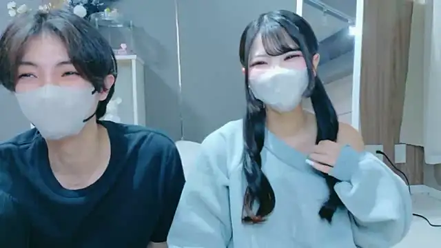 Snapshot of Ruru-shuv chatting on 11.23.25 Ruru-shuv online show from 11.23.25