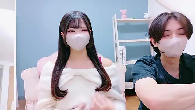 Snapshot of Ruru-shuv chatting on 11.26.25 Ruru-shuv online show from 11.26.25