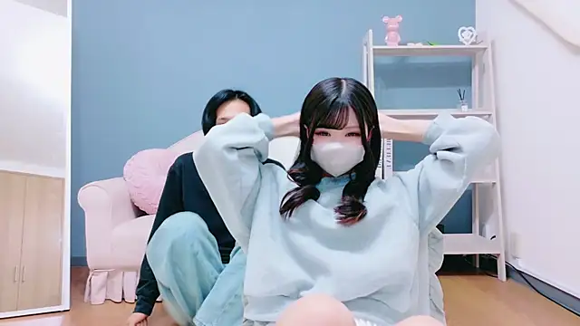 Snapshot of Ruru-shuv chatting on 11.28.25 Ruru-shuv online show from 11.28.25