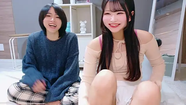 Snapshot of Ruru-shuv chatting on 12.16.25 Ruru-shuv online show from 12.16.25