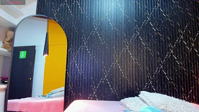 Miss Ariaa online show from 10.08.25